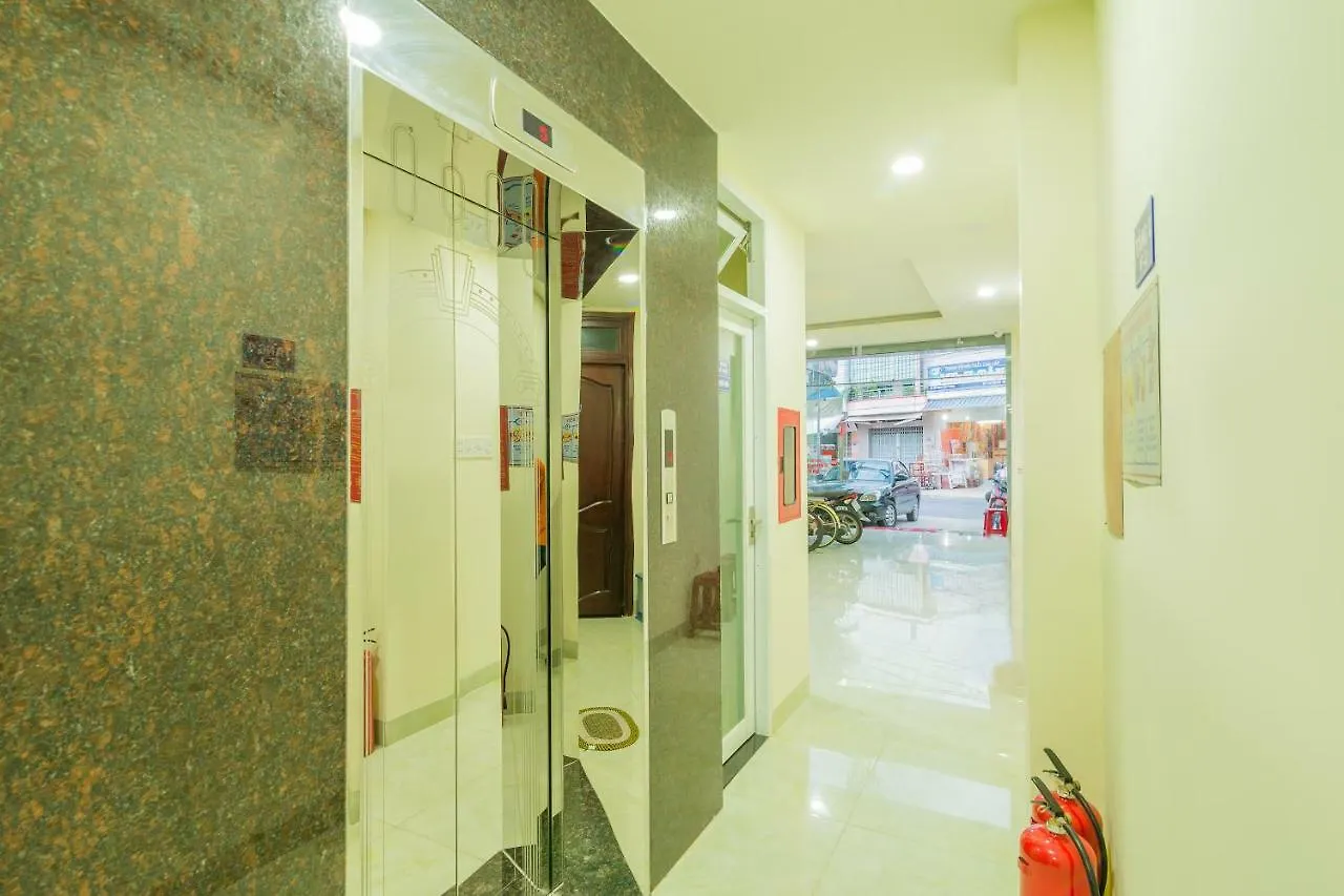 Oyo 176 374 Hotel Να Τρανγκ